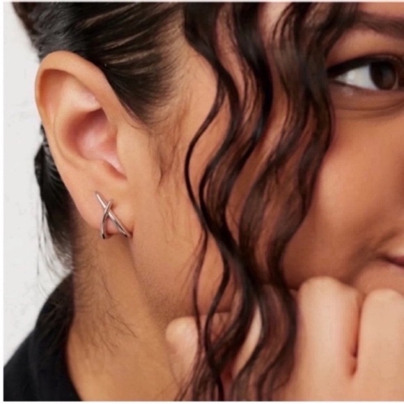 New! Anthropologie Sloane Silver Criss Cross Earrings (1065) NWOT - Picture 3 of 4
